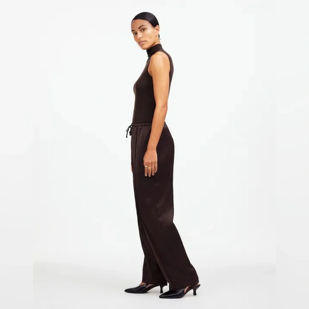 Madewell Pintucked Slim Pull-On Pants in Satin - Picture 2 of 6